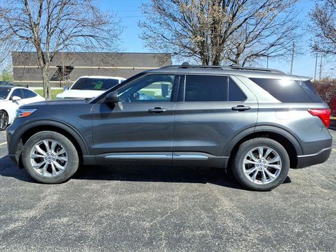 Used 2020 Ford Explorer XLT w/ Equipment Group 202A image 5