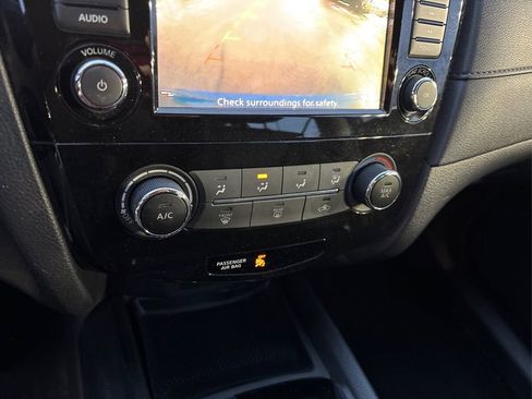 Used 2018 Nissan Rogue S image 27