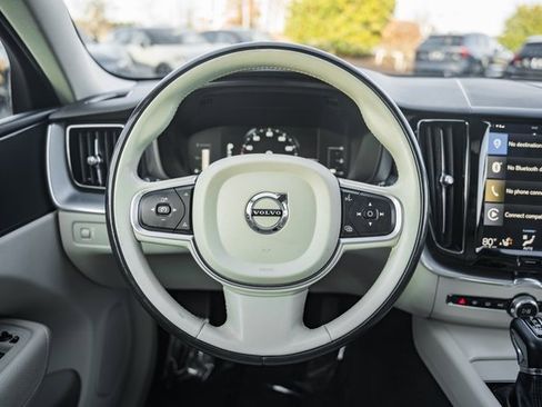 Used 2018 Volvo XC60 T6 Momentum w/ Convenience Package image 25