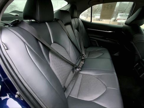 Used 2022 Toyota Camry XSE image 18