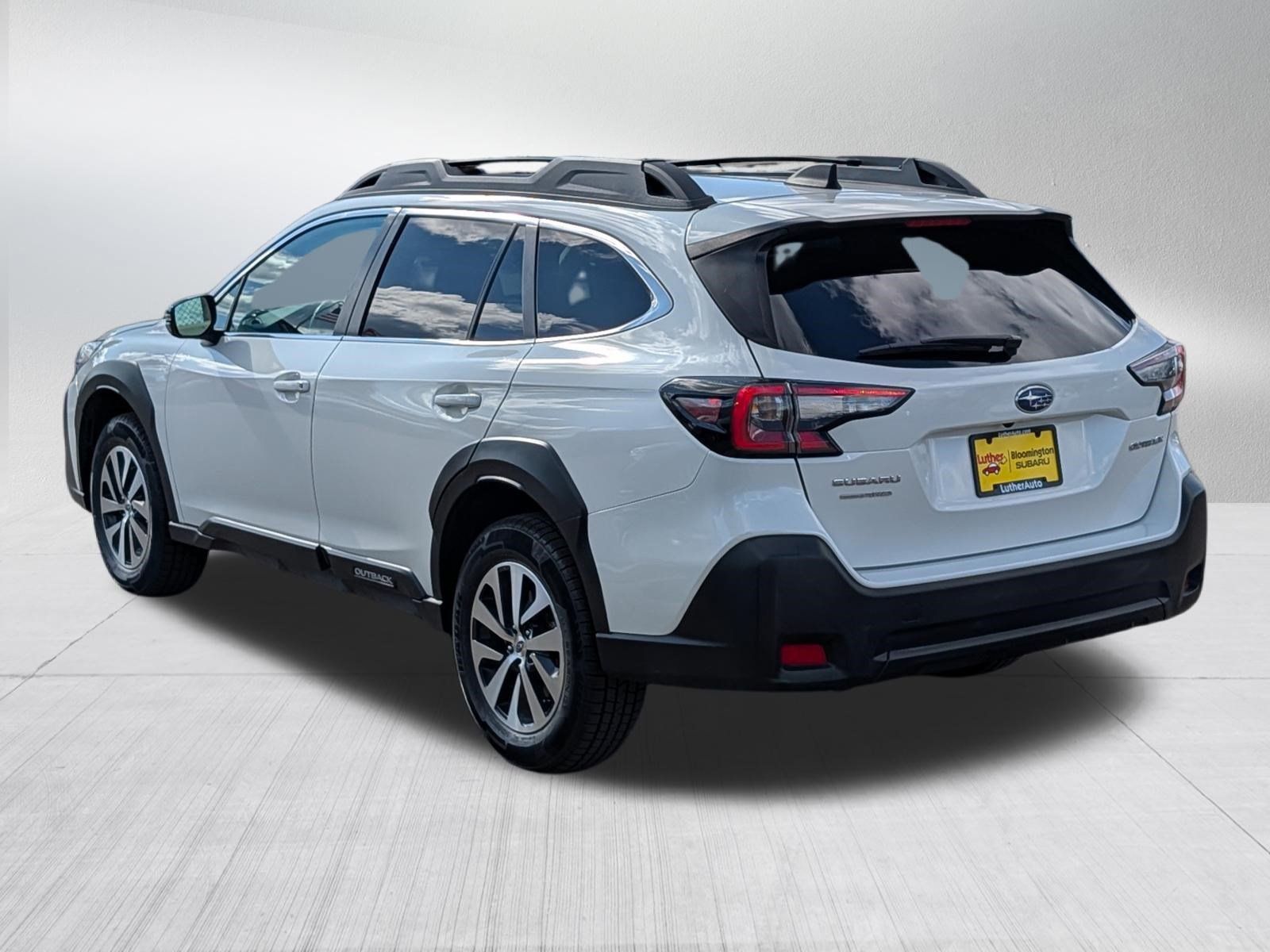 Used 2025 Subaru Outback Premium AWD/4WD image 5