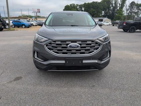 Used 2022 Ford Edge Titanium image 2