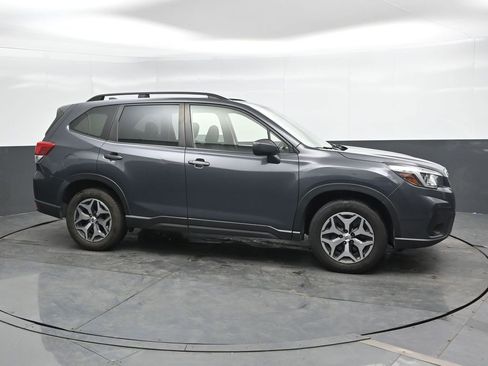 Used 2020 Subaru Forester Premium image 4