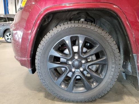 Used 2019 Jeep Grand Cherokee Altitude AWD/4WD image 12