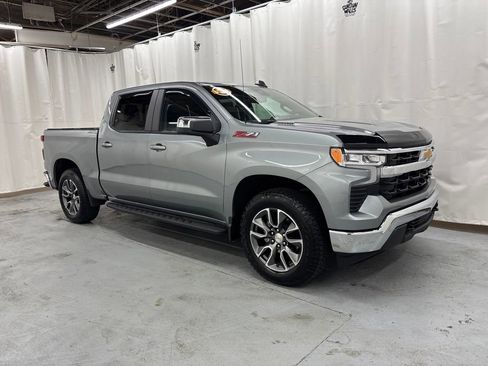 Used 2025 Chevrolet Silverado 1500 LT AWD/4WD image 7