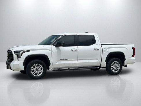 Used 2025 Toyota Tundra SR5 w/ SR5 Premium Package AWD/4WD image 8