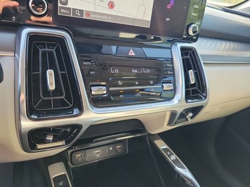 Used 2022 Kia Sorento SX AWD/4WD image 24