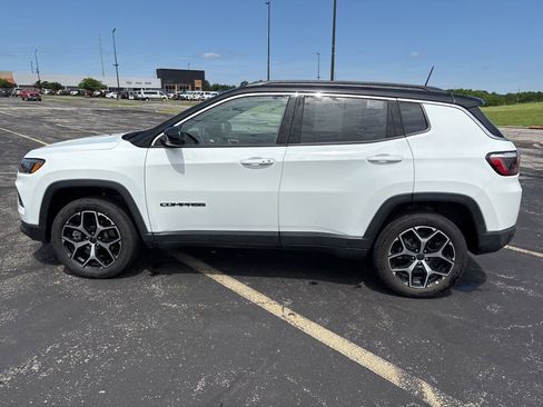 Used 2026 Jeep Compass Limited AWD/4WD image 8