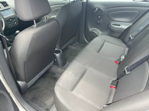 Used 2019 Nissan Versa FWD image 12