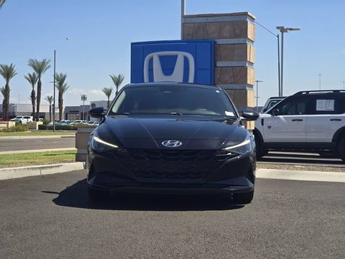 Used 2021 Hyundai Elantra SE w/ Cargo Package FWD image 4