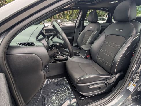 Used 2024 Kia Forte GT-Line w/ GT-Line Premium Package image 10