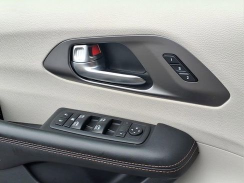 Used 2020 Chrysler Pacifica Touring-L Plus FWD image 17