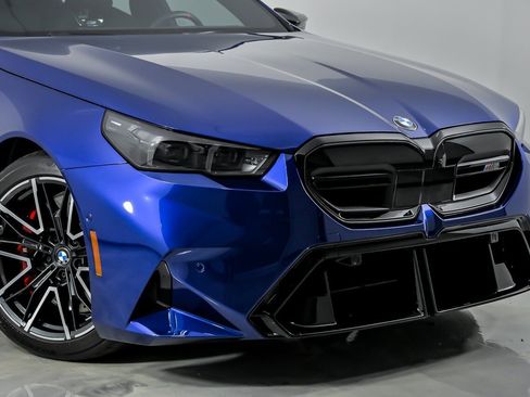 Used 2025 BMW M5 w/ Carbon Package AWD/4WD image 3