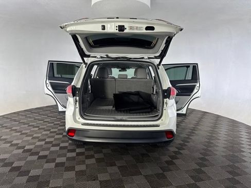 Used 2019 Toyota Highlander Plus w/ Protection Package #3 AWD/4WD image 15