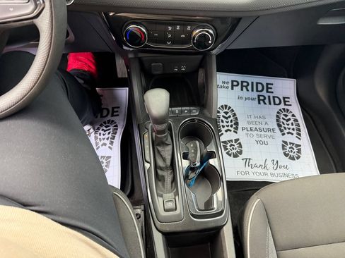 Used 2025 Chevrolet TrailBlazer LT AWD/4WD image 18