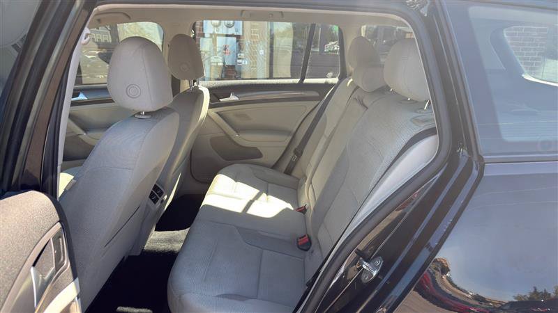 Used 2018 Volkswagen Golf SportWagen FWD image 20