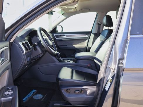 Certified 2022 Volkswagen Atlas SE image 11