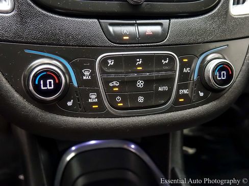 Used 2020 Chevrolet Malibu LT FWD image 17
