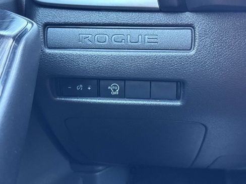 Used 2024 Nissan Rogue S FWD image 30