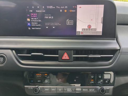 Used 2024 Kia Seltos EX FWD image 22
