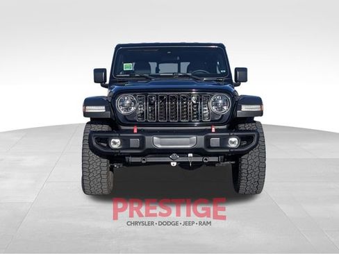 Used 2024 Jeep Gladiator Rubicon w/ Convenience Group image 3