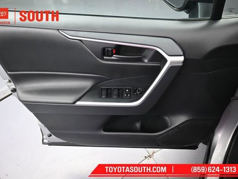Used 2019 Toyota RAV4 LE w/ All Weather Liner Package AWD/4WD image 23