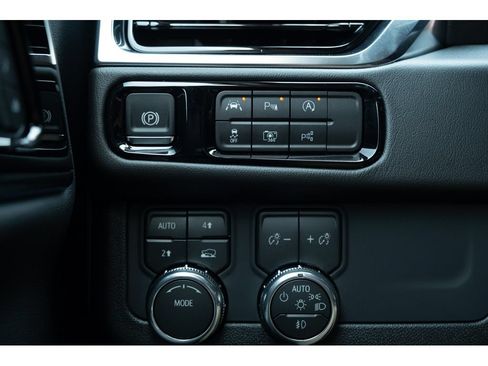 New 2026 GMC Yukon Denali w/ Sun & Power Step Package AWD/4WD image 30