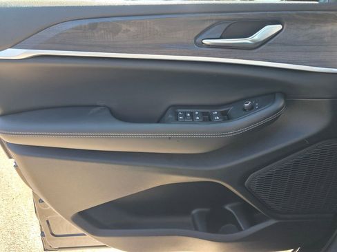 New 2026 Jeep Grand Cherokee Altitude RWD image 14