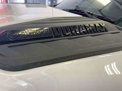 Used 2025 Chevrolet Silverado 2500 ZR2 w/ Technology Package image 10