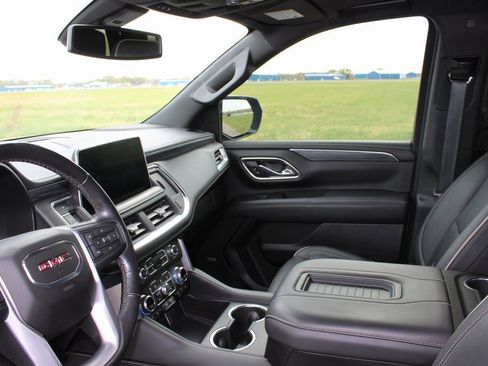 Used 2021 GMC Yukon SLT w/ SLT Premium Package image 12