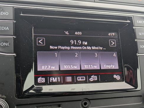 Used 2017 Volkswagen Tiguan Limited w/ Alloy Wheels Package image 11