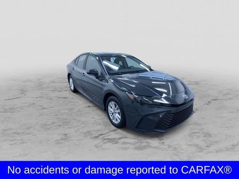 Used 2025 Toyota Camry LE image 3