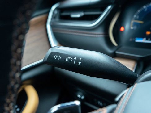 Used 2022 Jeep Grand Cherokee L Summit w/ Luxury Tech Group V image 27