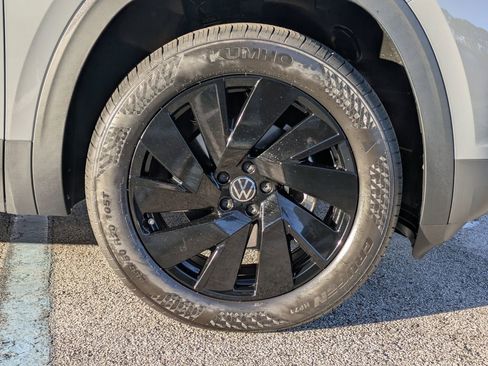 New 2026 Volkswagen Atlas Cross Sport SE AWD/4WD image 11