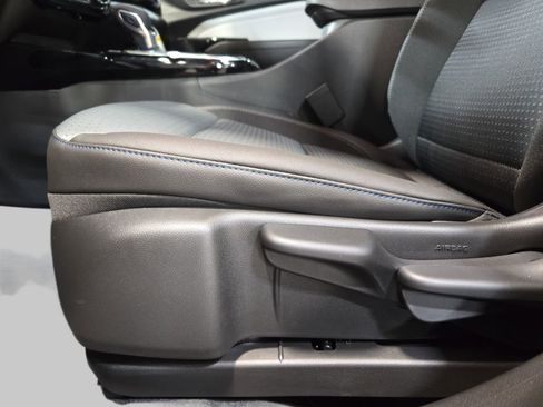 New 2026 Chevrolet Trax LT w/ Sunroof Package image 29