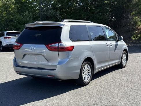 Used 2015 Toyota Sienna XLE Premium FWD image 2