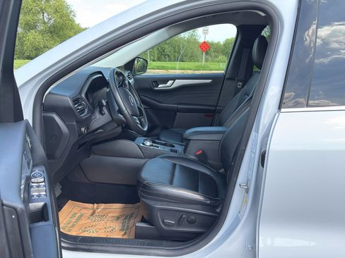 Used 2025 Ford Escape Platinum AWD/4WD image 13
