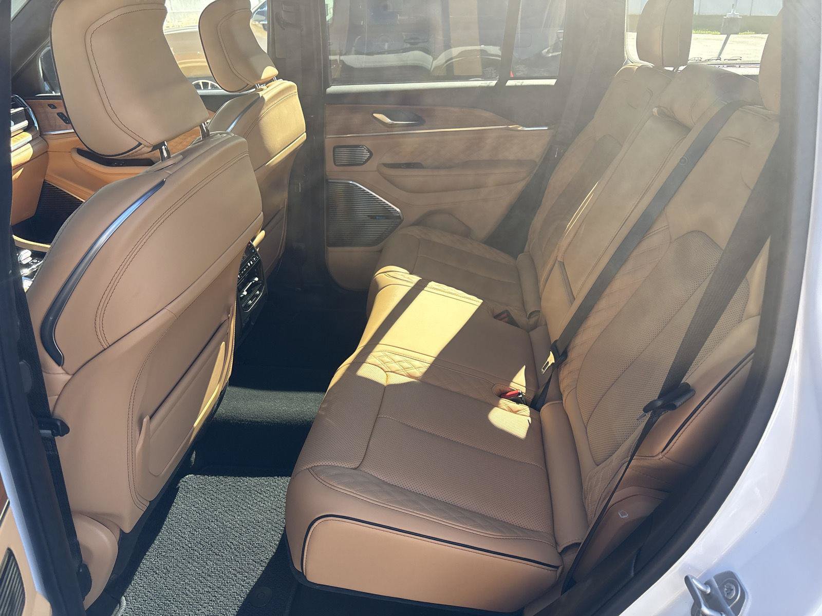 Used 2025 Jeep Grand Cherokee Summit AWD/4WD image 10