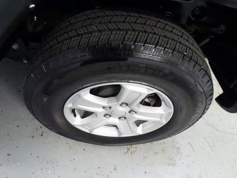 Certified 2022 Jeep Wrangler Unlimited Sport w/ Sun And Sound Package image 26