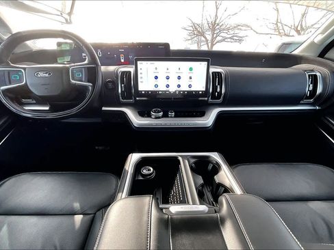 Used 2025 Ford Expedition Max Platinum image 16