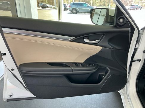 Used 2018 Honda Civic Touring image 36