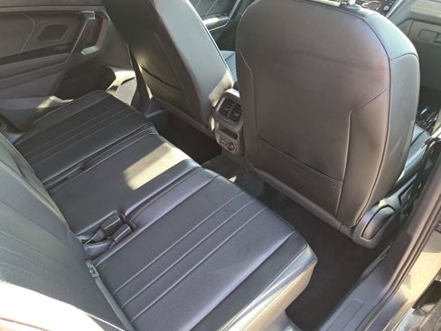 Used 2024 Volkswagen Tiguan SE FWD image 11