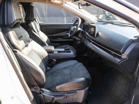 Used 2025 Nissan Ariya FWD image 19