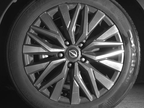 Used 2025 Nissan Altima 2.5 SV FWD image 12