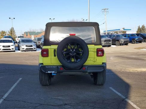 Used 2023 Jeep Wrangler Unlimited Sahara w/ Cold Weather Group image 7