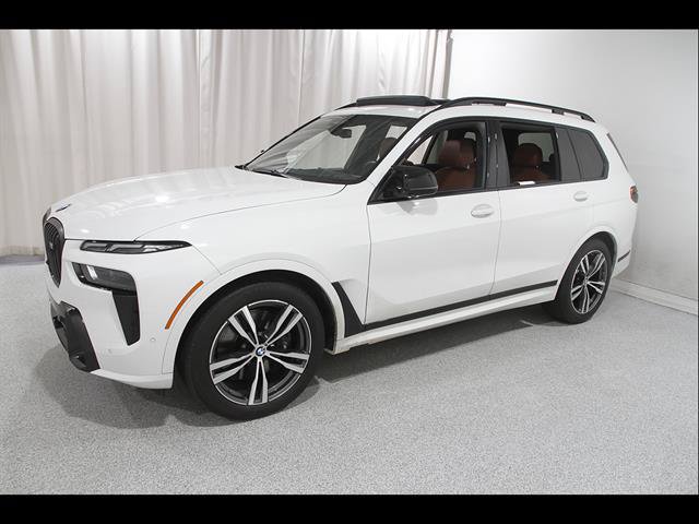 Used 2025 BMW X7 M60i AWD/4WD image 3