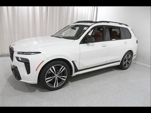 Used 2025 BMW X7 M60i AWD/4WD image 3