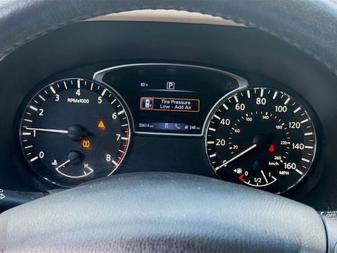 Used 2019 Nissan Pathfinder SV w/ SV Tech Package FWD image 9