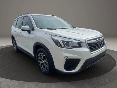 Used 2019 Subaru Forester Premium AWD/4WD image 3