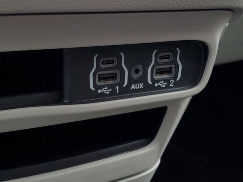 Used 2024 Chrysler Pacifica Touring-L FWD image 26